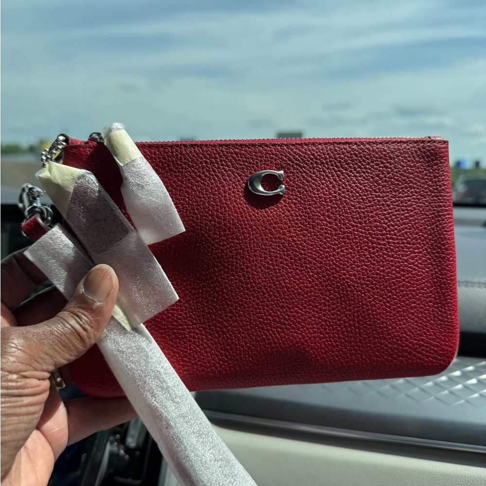 NWT Coach Pebbled Leather Essentials Wristlet - Ruby - Picture 4 of 6